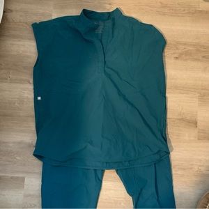 FIGS FreeX scrub set